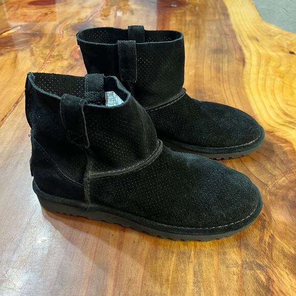 Ugg Women's Suede Ankle Boots 7 Mini Perforated 1016852 Slip on Short - Picture 1 of 8